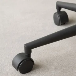 Banak Aiko Chaise de bureau rembourrée beige avec accoudoirs et roulettes