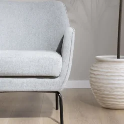 Banak Gali Fauteuil gris avec pieds en métal