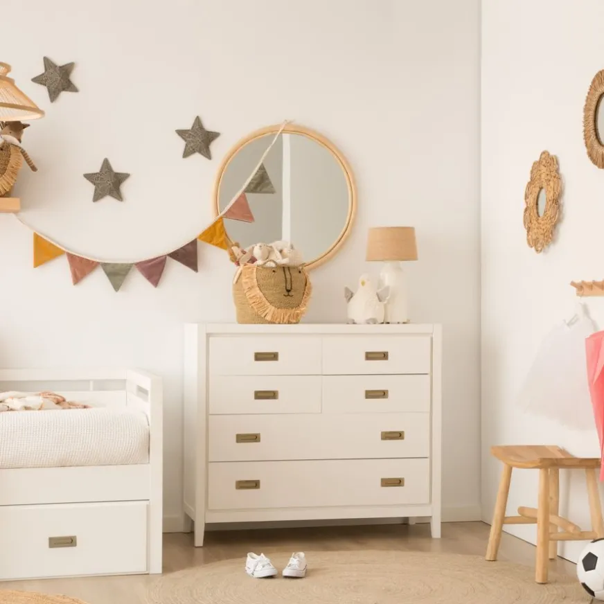 Banak Kehra Commode laqué en blanc