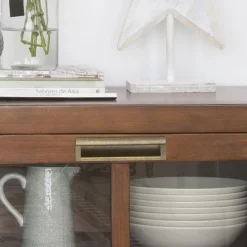 Banak Kenia Meuble tv petit en bois de teck de couleur.