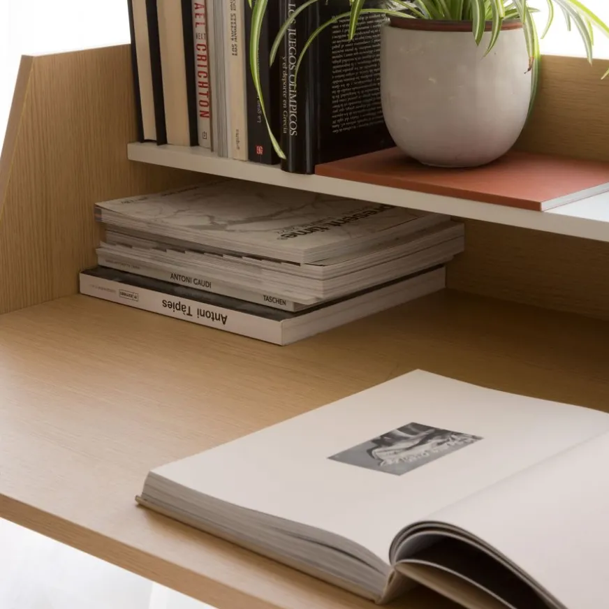 Banak Matisse Bureau en chêne clair et métal blanc avec étagère