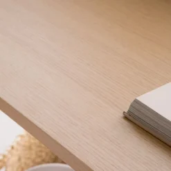 Banak Matisse Bureau en chêne clair et métal blanc avec étagère