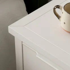 Banak Naroa Table de nuit laquée en blanc