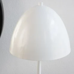 Banak Natu Lampe table métal blanc