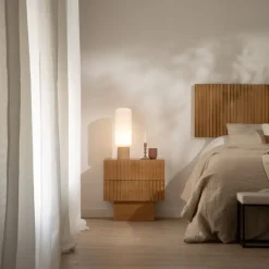 Banak Nolan Mesita de noche de madera maciza de mango