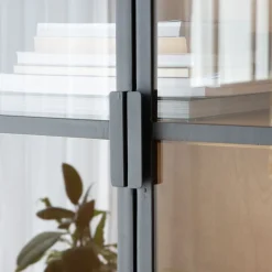 Banak Parme Vitrine en bois massif de manguier et métal